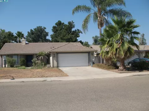 516 E Lark Ave, Visalia, CA 93292 photo 2
