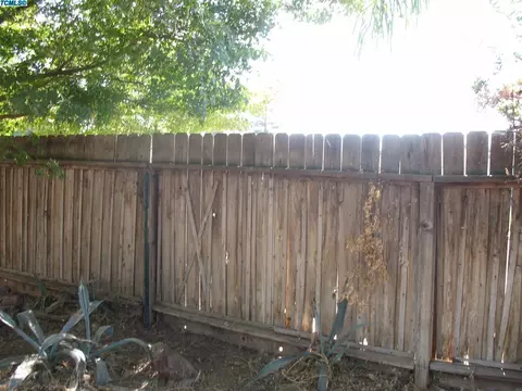 516 E Lark Ave, Visalia, CA 93292 photo 11