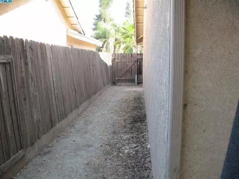516 E Lark Ave, Visalia, CA 93292 photo 9