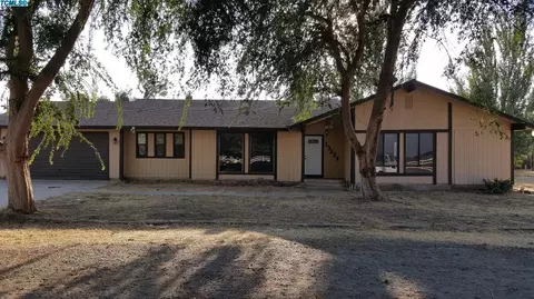 13524 18th Ave, Lemoore, CA 93245 photo 1