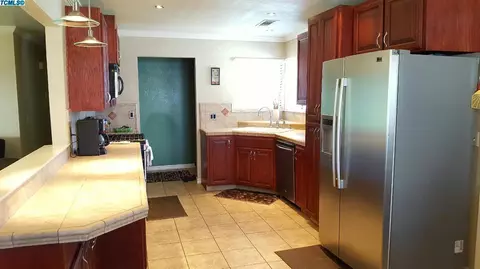 1424 Joyce Pl, Exeter, CA 93221 photo 3