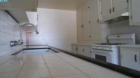 625 E North View Ave, Visalia, CA 93292 photo 8