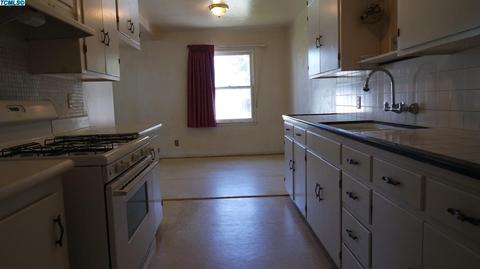 625 E North View Ave, Visalia, CA 93292 photo 11