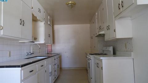 625 E North View Ave, Visalia, CA 93292 photo 7
