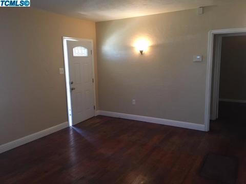 910 N Willis St, Visalia, CA 93292 photo 2