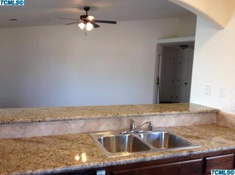 1028 E Vine Ct, Visalia, CA 93292 photo 6