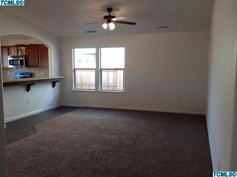 1028 E Vine Ct, Visalia, CA 93292 photo 3