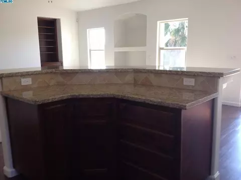 1044 E Vine Ct, Visalia, CA 93292 photo 9