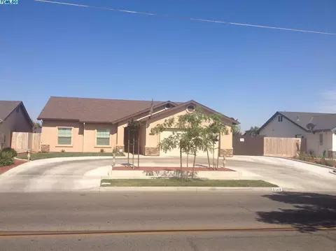 1036 E Vine Ct, Visalia, CA 93292 photo 2