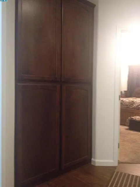 1036 E Vine Ct, Visalia, CA 93292 photo 3