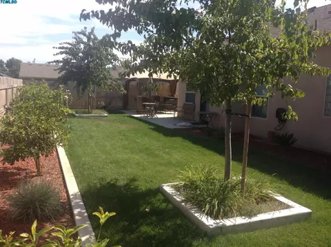 1036 E Vine Ct, Visalia, CA 93292 photo 6