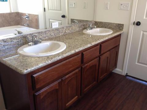 1010 E Vine Ct, Visalia, CA 93292 photo 6