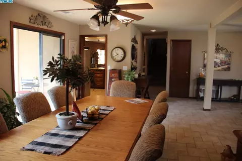 3323 E Birch Ct, Visalia, CA 93292 photo 11