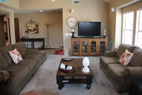 3323 E Birch Ct, Visalia, CA 93292 photo 4