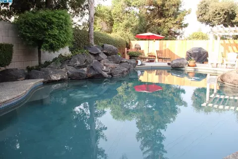 3323 E Birch Ct, Visalia, CA 93292 photo 32