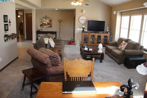 3323 E Birch Ct, Visalia, CA 93292 photo 5