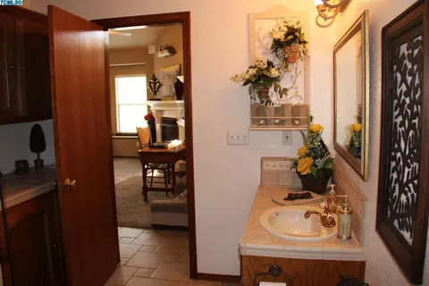 3323 E Birch Ct, Visalia, CA 93292 photo 8