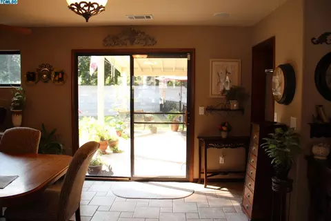 3323 E Birch Ct, Visalia, CA 93292 photo 9