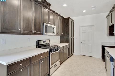 4046 E Willow Ave, Visalia, CA 93292 photo 9