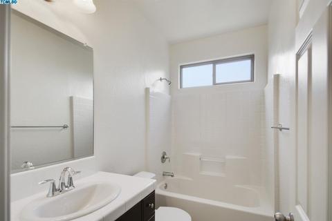 4046 E Willow Ave, Visalia, CA 93292 photo 16