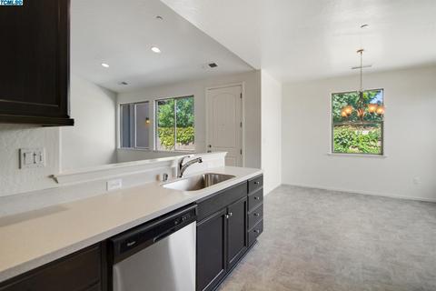 4046 E Willow Ave, Visalia, CA 93292 photo 10