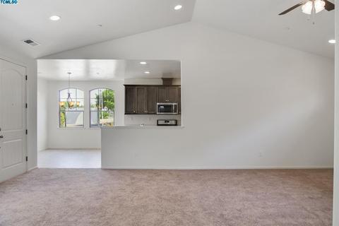 4046 E Willow Ave, Visalia, CA 93292 photo 6