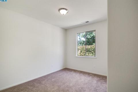 4046 E Willow Ave, Visalia, CA 93292 photo 17