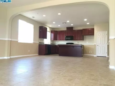 3929 E Seeger Ave, Visalia, CA 93292 photo 2