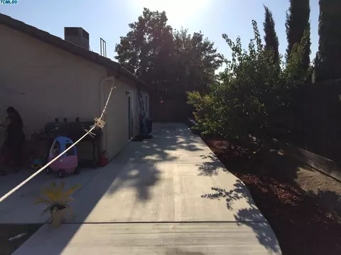 1842 E Cabrillo Ave, Tulare, CA 93274 photo 16