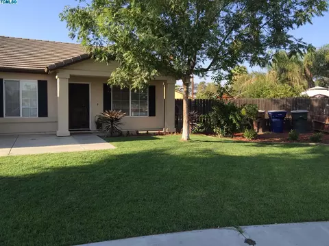 1842 E Cabrillo Ave, Tulare, CA 93274 photo 1