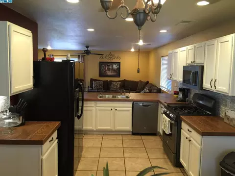 1842 E Cabrillo Ave, Tulare, CA 93274 photo 5