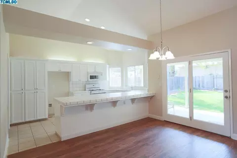 1440 N Sumter Ct, Visalia, CA 93292 photo 6