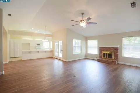 1440 N Sumter Ct, Visalia, CA 93292 photo 4