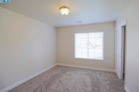 1440 N Sumter Ct, Visalia, CA 93292 photo 9