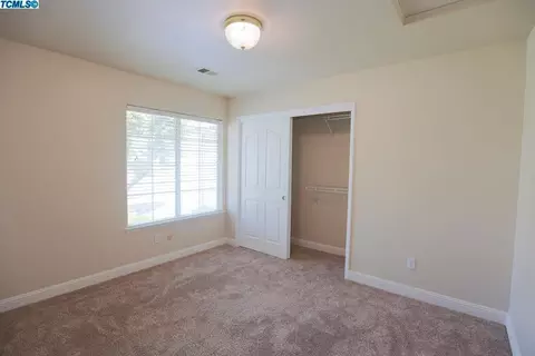 1440 N Sumter Ct, Visalia, CA 93292 photo 8