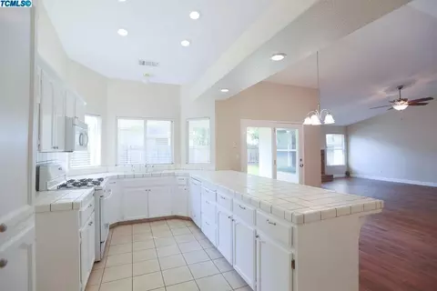 1440 N Sumter Ct, Visalia, CA 93292 photo 7
