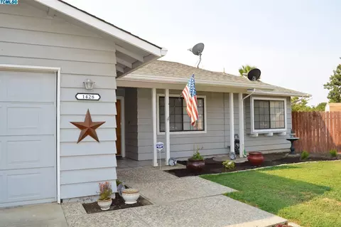 1428 Joyce Pl, Exeter, CA 93221 photo 3