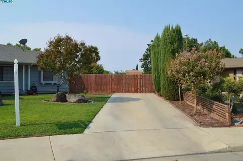 1428 Joyce Pl, Exeter, CA 93221 photo 2
