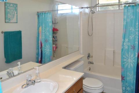 4215 E Feemster Ave, Visalia, CA 93292 photo 2