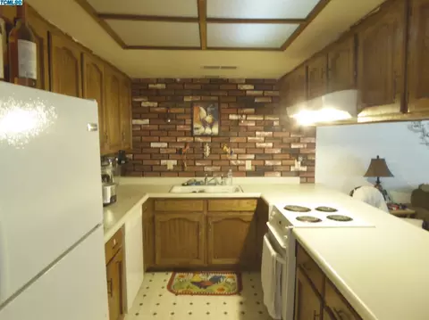 2030 E Harold Ave, Visalia, CA 93292 photo 2