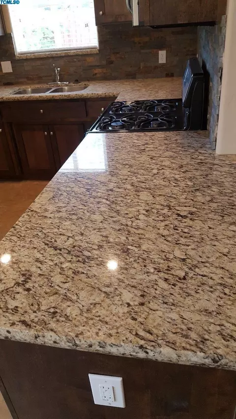 523 E Tulare Ave, Visalia, CA 93292 photo 7