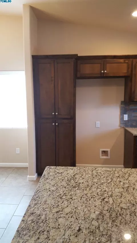 523 E Tulare Ave, Visalia, CA 93292 photo 6
