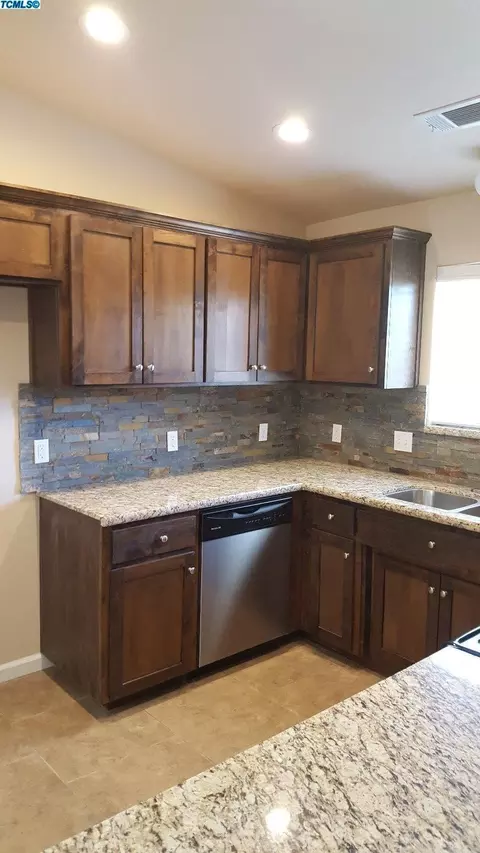 523 E Tulare Ave, Visalia, CA 93292 photo 5