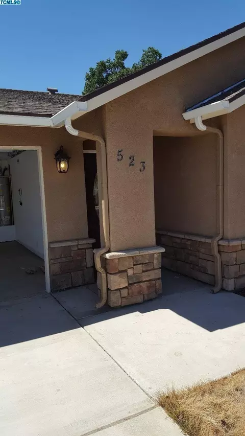 523 E Tulare Ave, Visalia, CA 93292 photo 3
