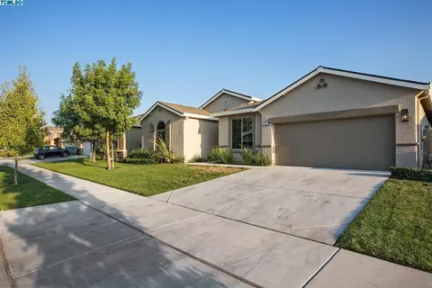 3735 E Harter Ct, Visalia, CA 93292 photo 3