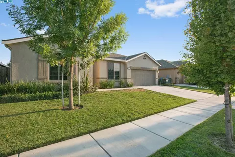 3735 E Harter Ct, Visalia, CA 93292 photo 2