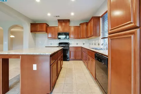 3735 E Harter Ct, Visalia, CA 93292 photo 5
