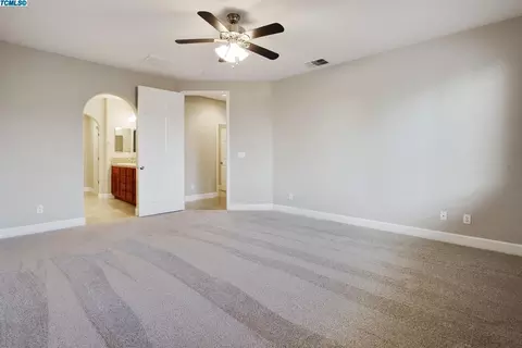 3735 E Harter Ct, Visalia, CA 93292 photo 10