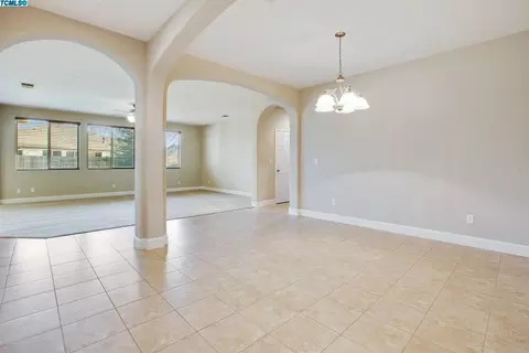 3735 E Harter Ct, Visalia, CA 93292 photo 8