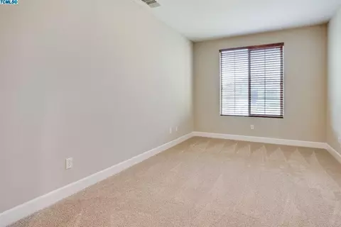 3735 E Harter Ct, Visalia, CA 93292 photo 14